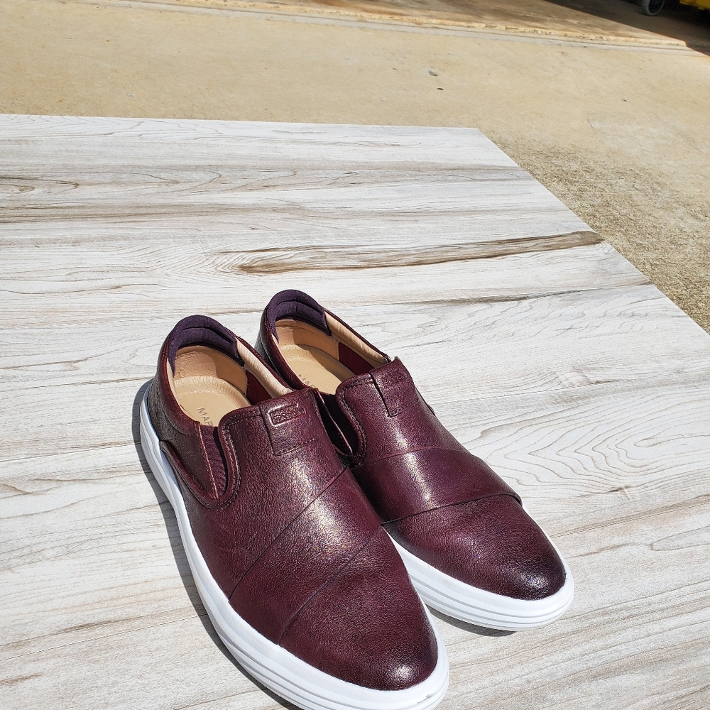 Slip on casual shoes